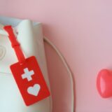 潰瘍性大腸炎で障害年金はもらえる？人工肛門の認定基準と初診日が重要な理由を社労士が解説